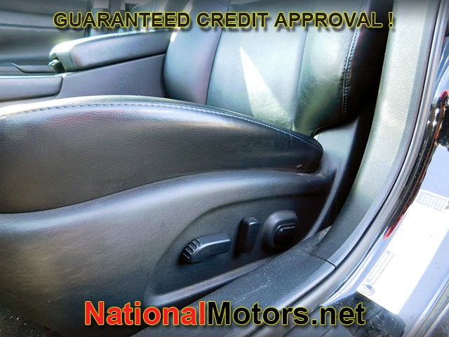 Nissan Altima Vehicle Full-screen Gallery Image 12