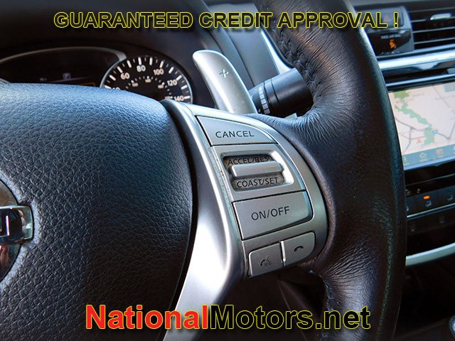 Nissan Altima Vehicle Full-screen Gallery Image 18