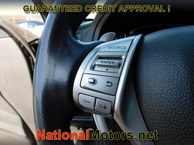 Nissan Altima Vehicle Full-screen Gallery Image 19
