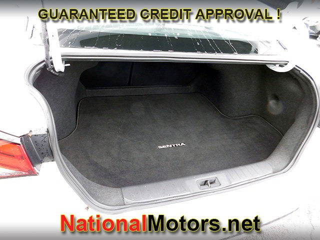 Nissan Sentra Vehicle Full-screen Gallery Image 07