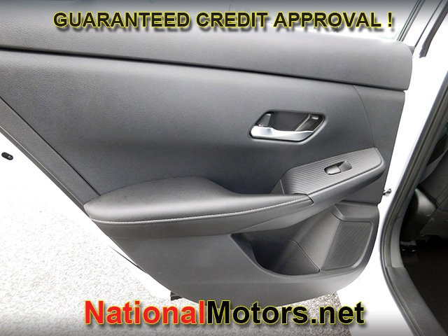 Nissan Sentra Vehicle Full-screen Gallery Image 08