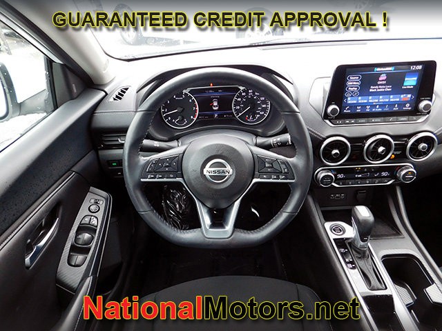 Nissan Sentra Vehicle Full-screen Gallery Image 11