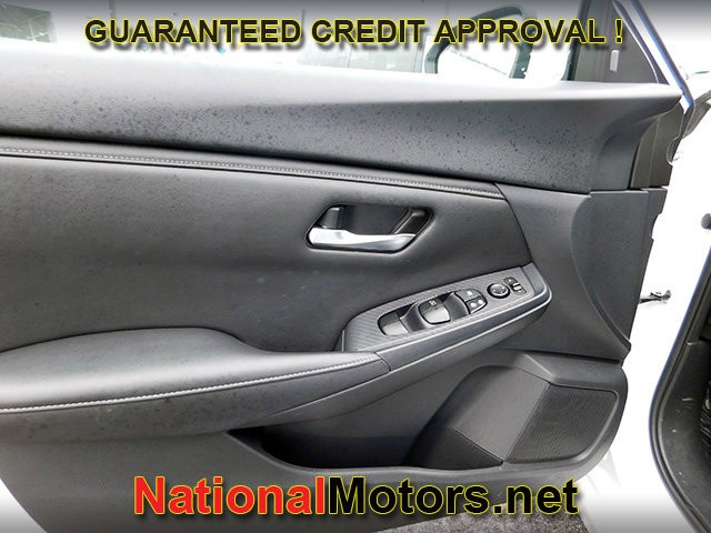 Nissan Sentra Vehicle Full-screen Gallery Image 12