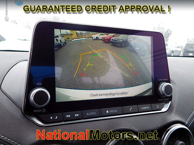 Nissan Sentra Vehicle Full-screen Gallery Image 17