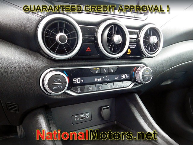 Nissan Sentra Vehicle Full-screen Gallery Image 18