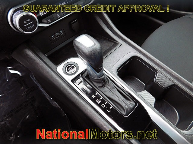 Nissan Sentra Vehicle Full-screen Gallery Image 19