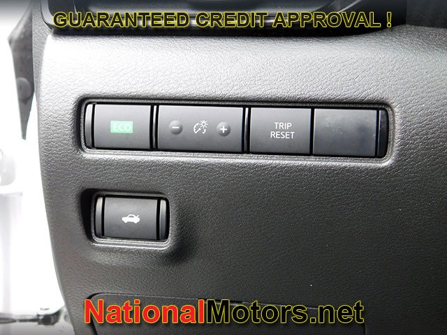 Nissan Sentra Vehicle Full-screen Gallery Image 23