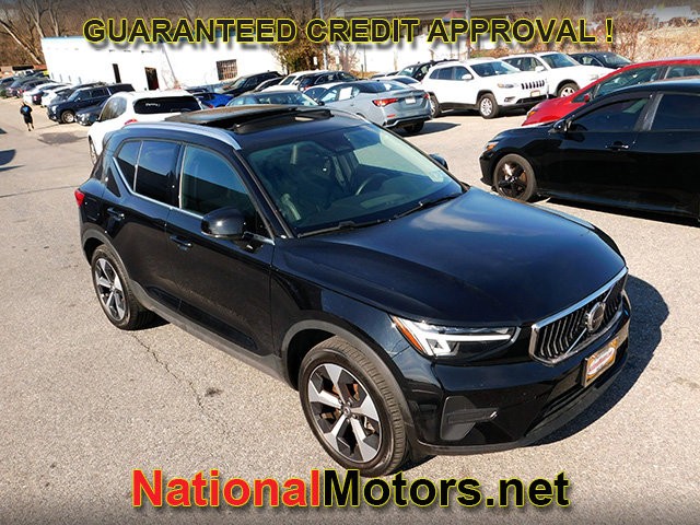 Volvo XC40 Vehicle Full-screen Gallery Image 02