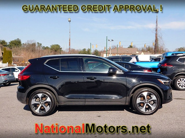 Volvo XC40 Vehicle Full-screen Gallery Image 03