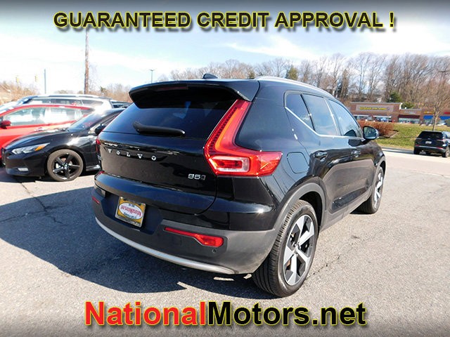 Volvo XC40 Vehicle Full-screen Gallery Image 04