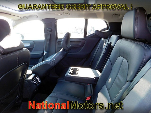 Volvo XC40 Vehicle Full-screen Gallery Image 09