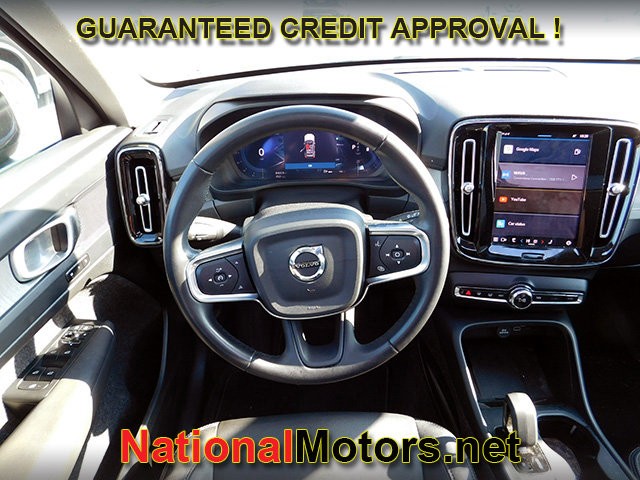 Volvo XC40 Vehicle Full-screen Gallery Image 11