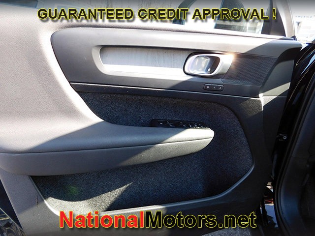 Volvo XC40 Vehicle Full-screen Gallery Image 13