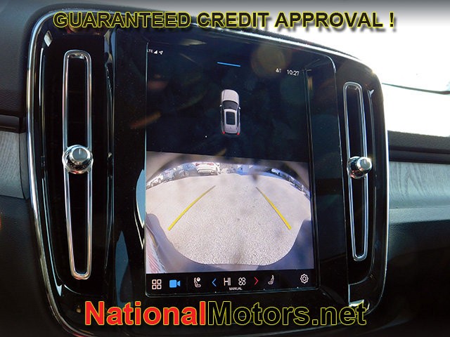 Volvo XC40 Vehicle Full-screen Gallery Image 18