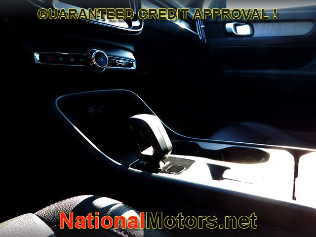 Volvo XC40 Vehicle Full-screen Gallery Image 19