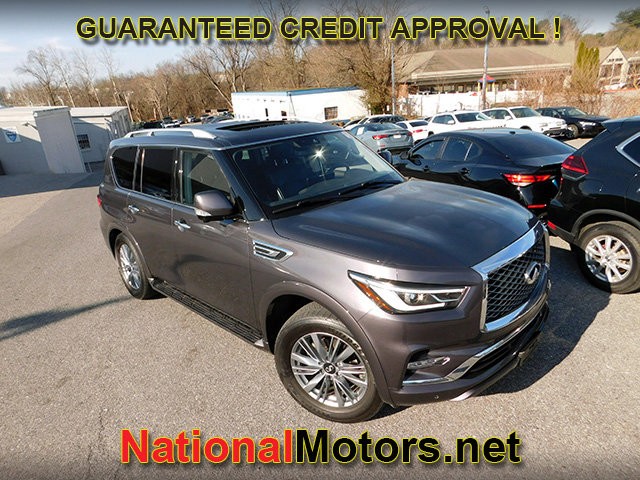 INFINITI QX80 Vehicle Full-screen Gallery Image 02