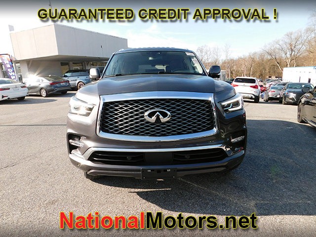 INFINITI QX80 Vehicle Full-screen Gallery Image 03