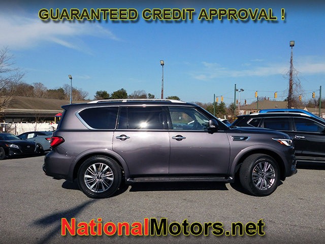 INFINITI QX80 Vehicle Full-screen Gallery Image 04