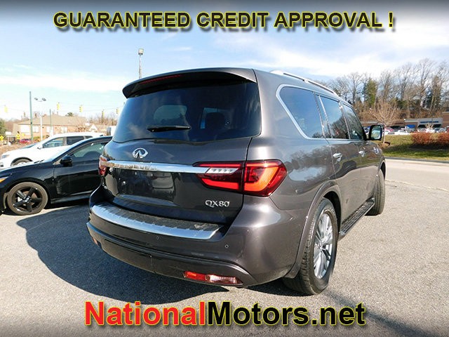 INFINITI QX80 Vehicle Full-screen Gallery Image 05