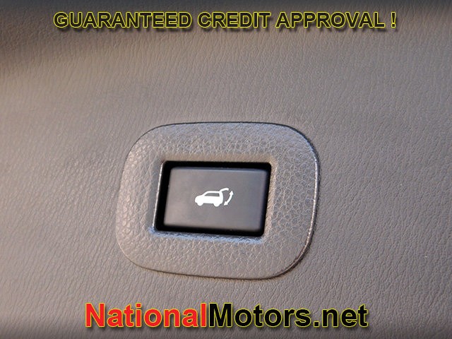 INFINITI QX80 Vehicle Full-screen Gallery Image 09