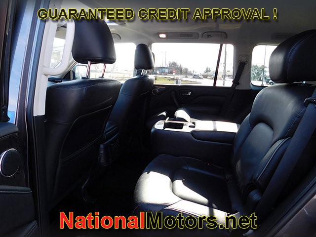 INFINITI QX80 Vehicle Full-screen Gallery Image 11