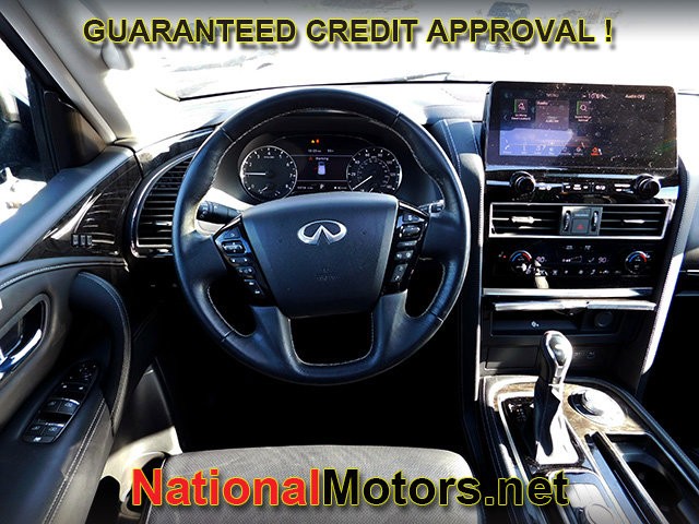 INFINITI QX80 Vehicle Full-screen Gallery Image 12