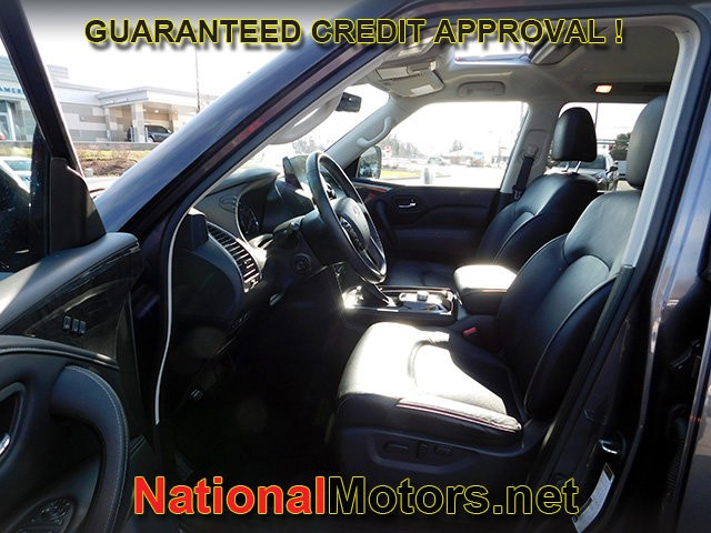 INFINITI QX80 Vehicle Full-screen Gallery Image 15