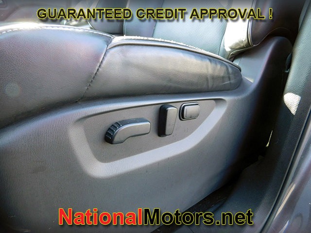 INFINITI QX80 Vehicle Full-screen Gallery Image 16