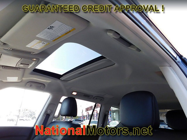 INFINITI QX80 Vehicle Full-screen Gallery Image 17