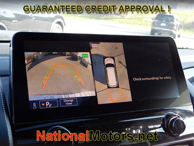 INFINITI QX80 Vehicle Full-screen Gallery Image 19