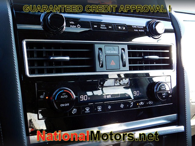 INFINITI QX80 Vehicle Full-screen Gallery Image 21