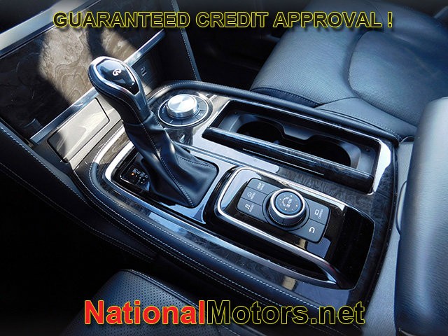 INFINITI QX80 Vehicle Full-screen Gallery Image 22