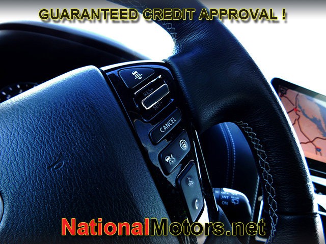 INFINITI QX80 Vehicle Full-screen Gallery Image 24