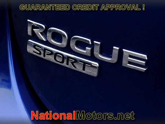 Nissan Rogue Sport Vehicle Full-screen Gallery Image 04