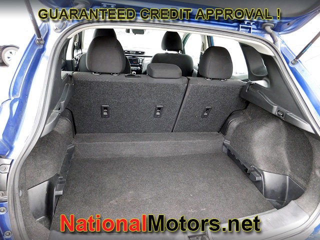 Nissan Rogue Sport Vehicle Full-screen Gallery Image 06