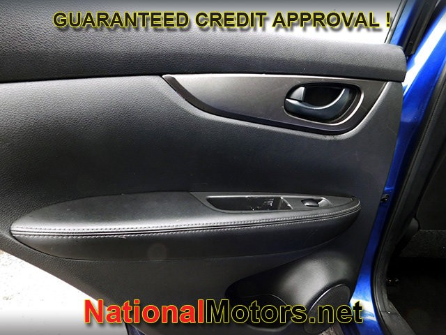 Nissan Rogue Sport Vehicle Full-screen Gallery Image 07