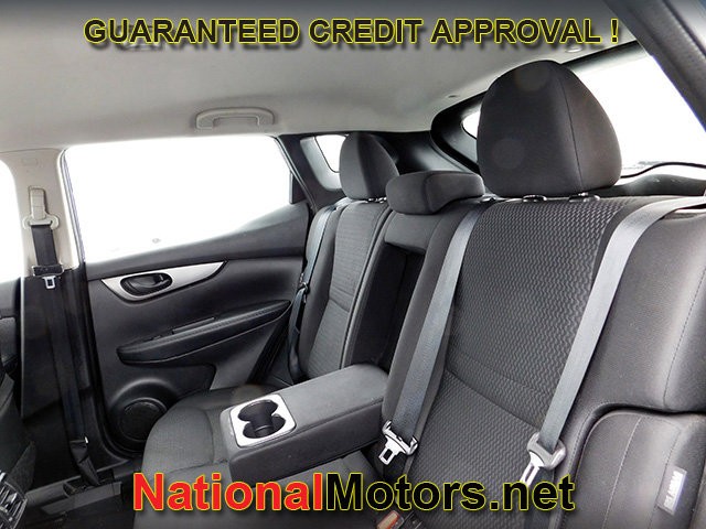 Nissan Rogue Sport Vehicle Full-screen Gallery Image 08