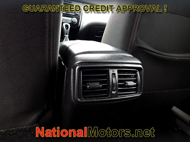 Nissan Rogue Sport Vehicle Full-screen Gallery Image 09