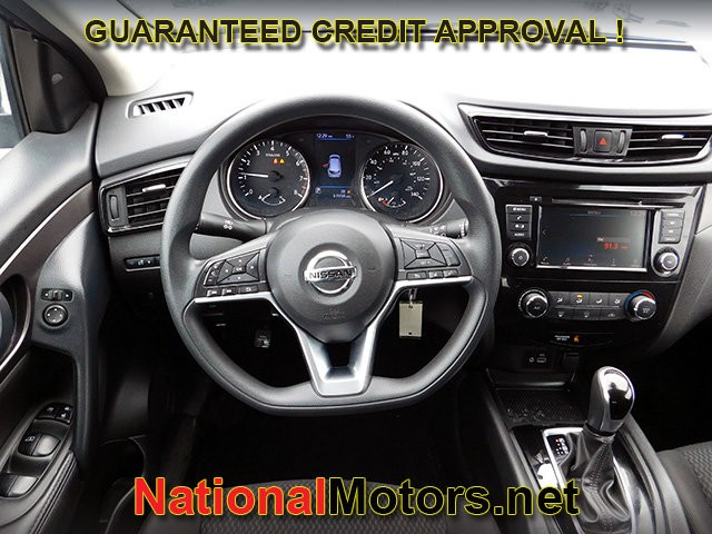 Nissan Rogue Sport Vehicle Full-screen Gallery Image 10