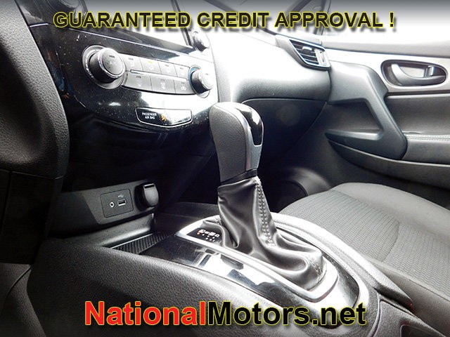 Nissan Rogue Sport Vehicle Full-screen Gallery Image 17