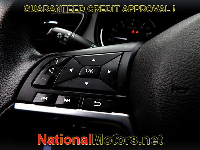 Nissan Rogue Sport Vehicle Full-screen Gallery Image 19
