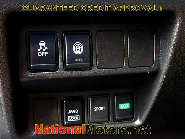 Nissan Rogue Sport Vehicle Full-screen Gallery Image 21