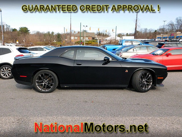 Dodge Challenger Vehicle Full-screen Gallery Image 03
