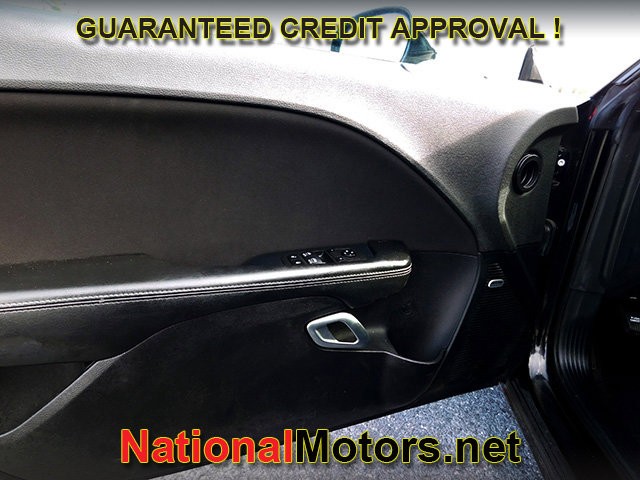 Dodge Challenger Vehicle Full-screen Gallery Image 08