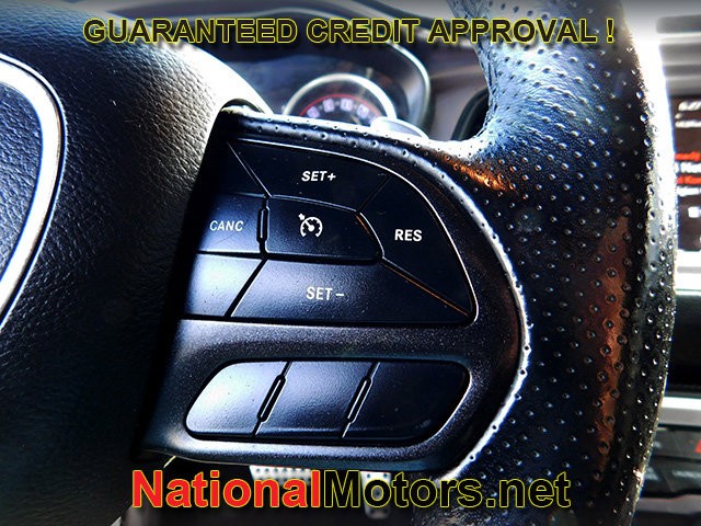 Dodge Challenger Vehicle Full-screen Gallery Image 16