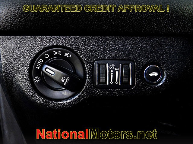 Dodge Challenger Vehicle Full-screen Gallery Image 19