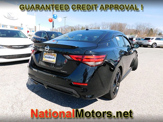 Nissan Sentra Vehicle Full-screen Gallery Image 05