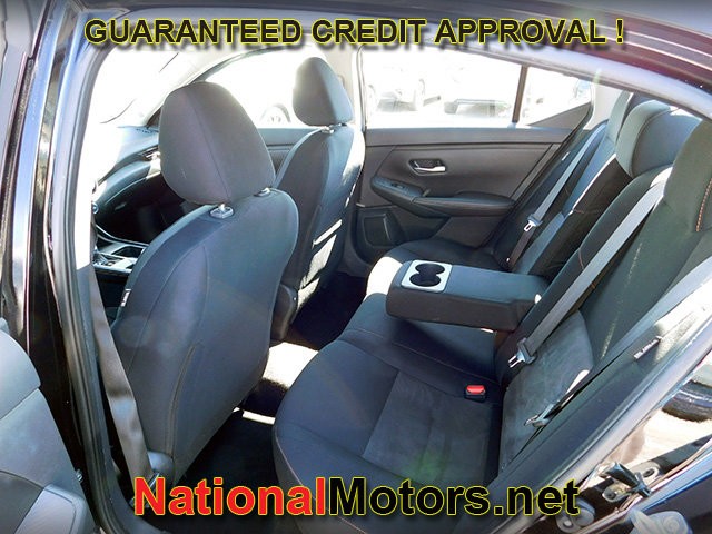 Nissan Sentra Vehicle Full-screen Gallery Image 09