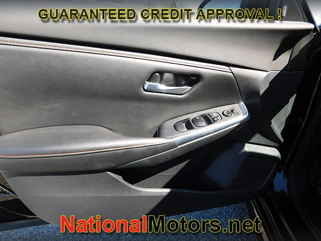 Nissan Sentra Vehicle Full-screen Gallery Image 11