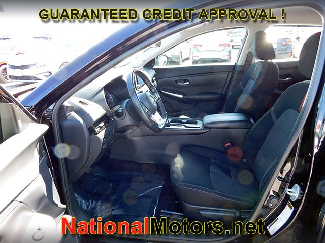 Nissan Sentra Vehicle Full-screen Gallery Image 12